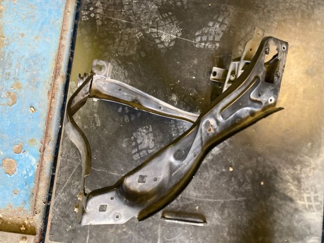 bontott MERCEDES-BENZ E-CLASS Bal Fényszóró Lámpakeret