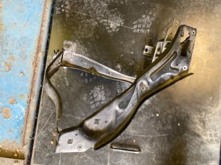 bontott MERCEDES-BENZ E-CLASS Bal Fényszóró Lámpakeret