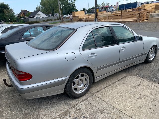 bontott MERCEDES-BENZ E-CLASS Bal Fényszóró Tartó