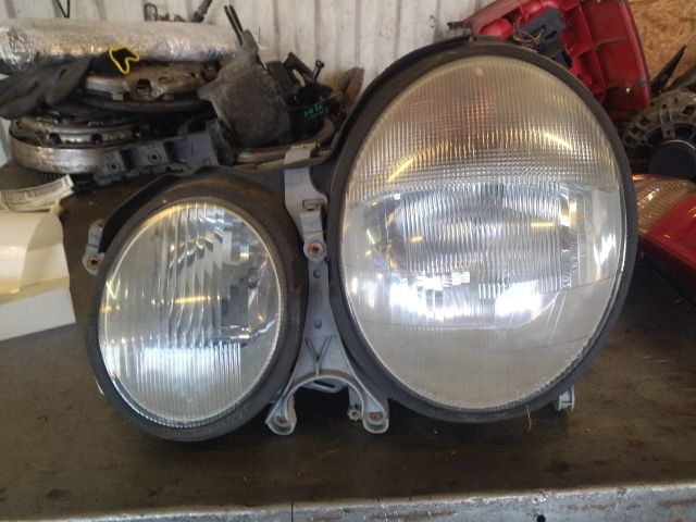 bontott MERCEDES-BENZ E-CLASS Bal Fényszóró