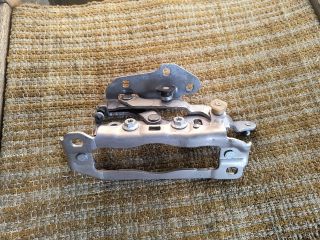 bontott MERCEDES-BENZ E-CLASS Bal Gyalogosvédelmi Rendszer Mechanika