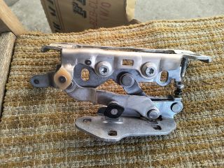 bontott MERCEDES-BENZ E-CLASS Bal Gyalogosvédelmi Rendszer Mechanika