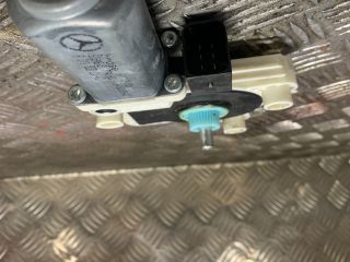 bontott MERCEDES-BENZ E-CLASS Bal hátsó Ablakemelő Motor