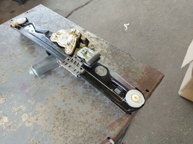 bontott MERCEDES-BENZ E-CLASS Bal hátsó Ablakemelő Szerkezet (Elektromos)