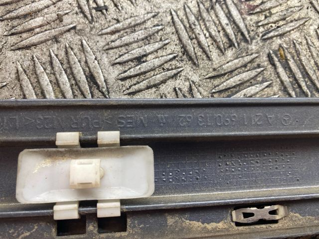 bontott MERCEDES-BENZ E-CLASS Bal hátsó Ajtó Díszléc