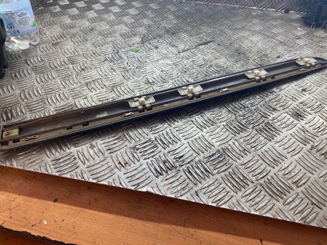 bontott MERCEDES-BENZ E-CLASS Bal hátsó Ajtó Díszléc