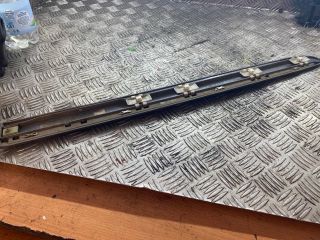 bontott MERCEDES-BENZ E-CLASS Bal hátsó Ajtó Díszléc