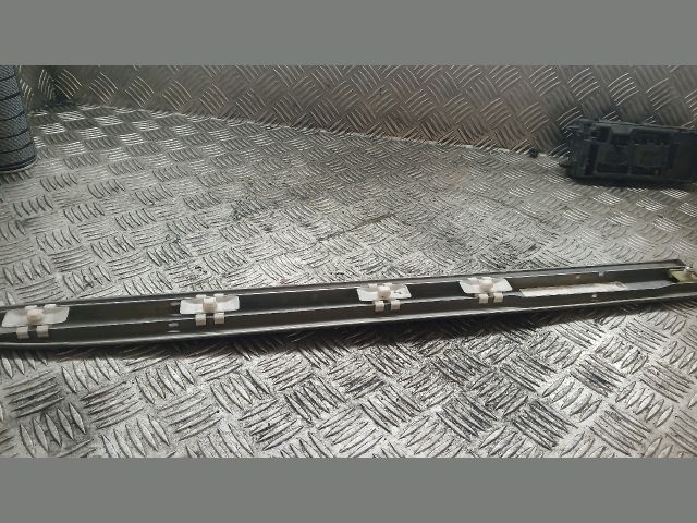 bontott MERCEDES-BENZ E-CLASS Bal hátsó Ajtó Díszléc