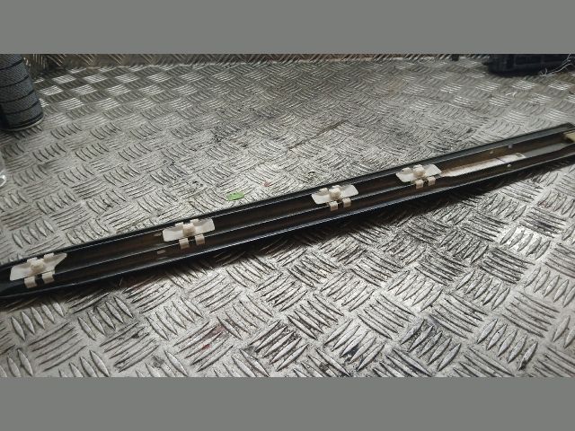 bontott MERCEDES-BENZ E-CLASS Bal hátsó Ajtó Díszléc