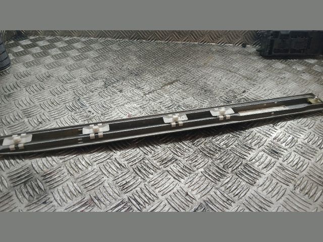 bontott MERCEDES-BENZ E-CLASS Bal hátsó Ajtó Díszléc