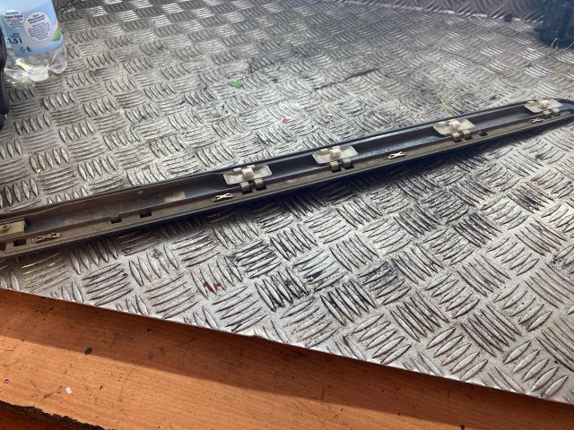 bontott MERCEDES-BENZ E-CLASS Bal hátsó Ajtó Díszléc