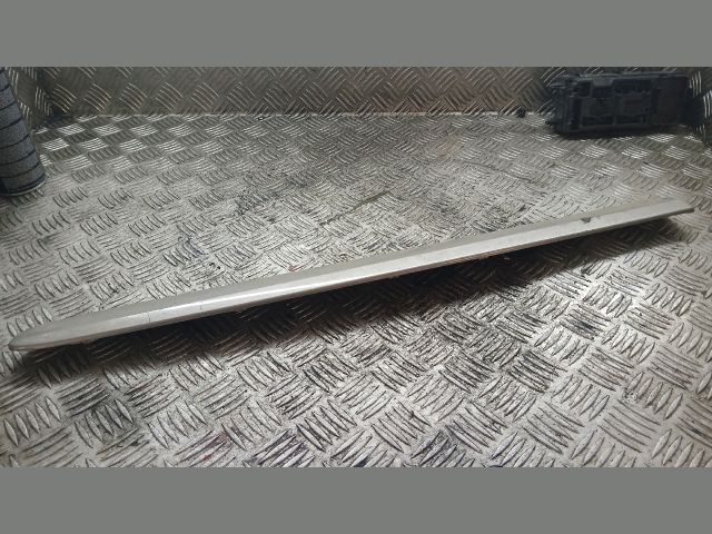 bontott MERCEDES-BENZ E-CLASS Bal hátsó Ajtó Díszléc