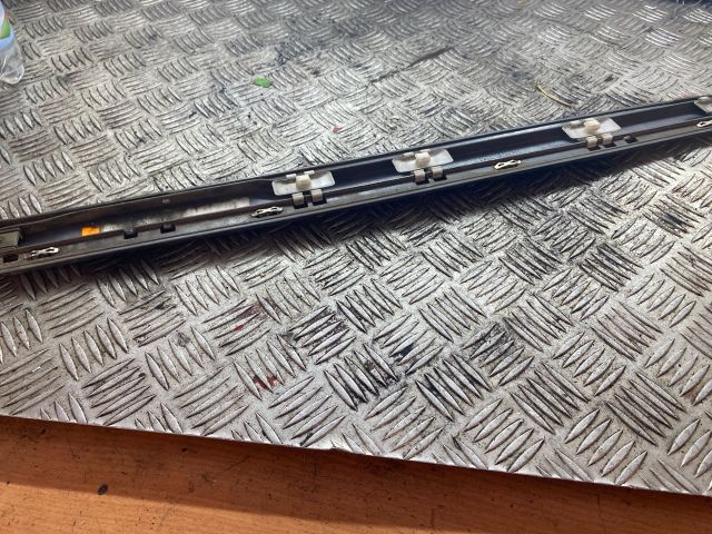 bontott MERCEDES-BENZ E-CLASS Bal hátsó Ajtó Díszléc