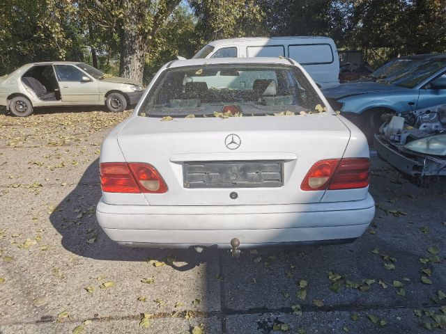 bontott MERCEDES-BENZ E-CLASS Bal hátsó Ajtó (Részeivel)