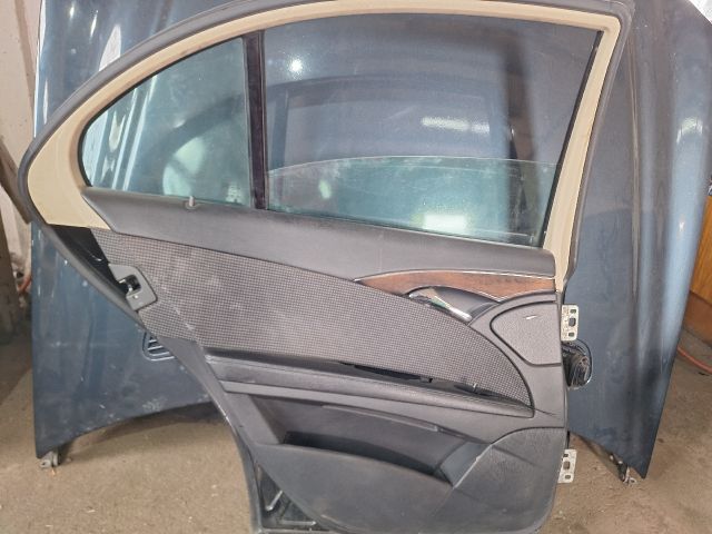 bontott MERCEDES-BENZ E-CLASS Bal hátsó Ajtó (Részeivel)