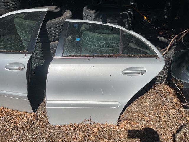 bontott MERCEDES-BENZ E-CLASS Bal hátsó Ajtó (Részeivel)