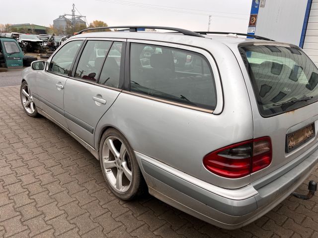 bontott MERCEDES-BENZ E-CLASS Bal hátsó Ajtó (Részeivel)