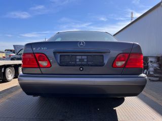 bontott MERCEDES-BENZ E-CLASS Bal hátsó Ajtó (Üres lemez)