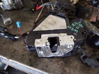 bontott MERCEDES-BENZ E-CLASS Bal hátsó Ajtózár