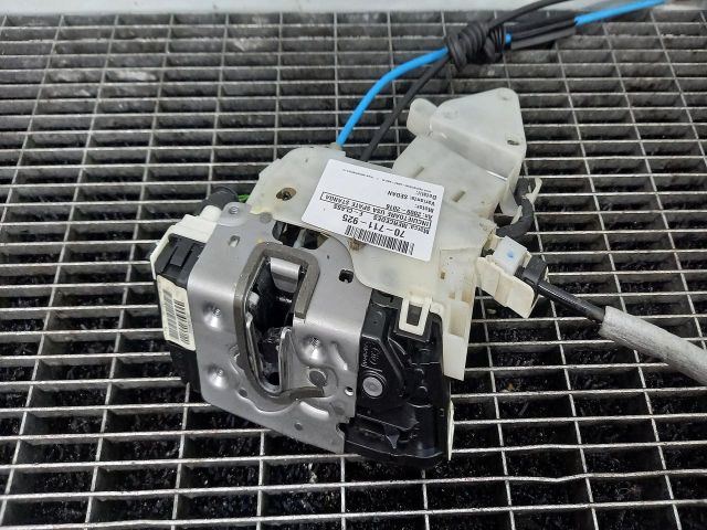 bontott MERCEDES-BENZ E-CLASS Bal hátsó Ajtózár