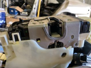 bontott MERCEDES-BENZ E-CLASS Bal hátsó Ajtózár