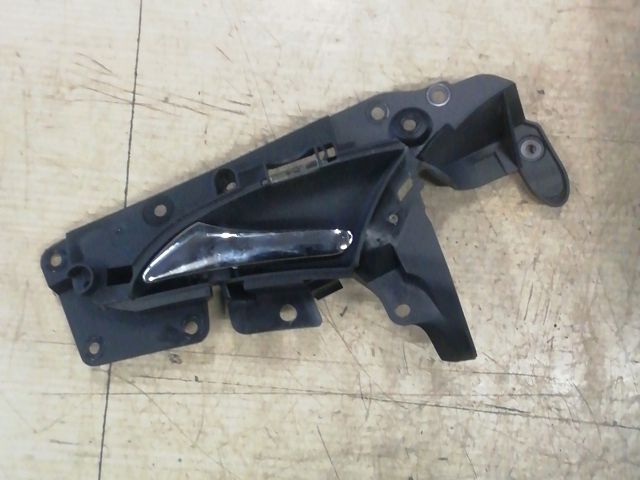 bontott MERCEDES-BENZ E-CLASS Bal hátsó Belső Kilincs