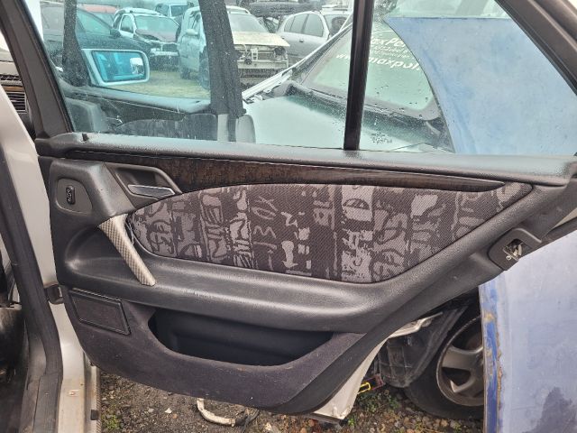 bontott MERCEDES-BENZ E-CLASS Bal hátsó Csomagtér Burkolat (Műanyag)