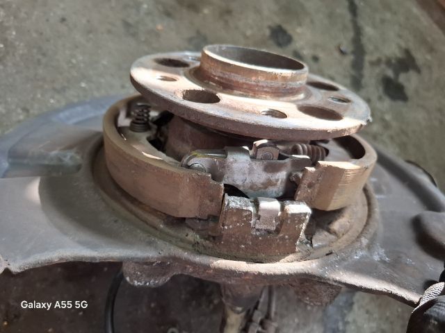 bontott MERCEDES-BENZ E-CLASS Bal hátsó Csonkállvány Kerékaggyal