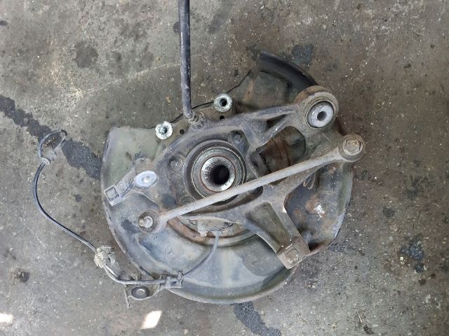 bontott MERCEDES-BENZ E-CLASS Bal hátsó Csonkállvány Kerékaggyal