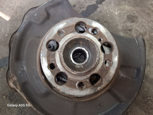 bontott MERCEDES-BENZ E-CLASS Bal hátsó Csonkállvány Kerékaggyal