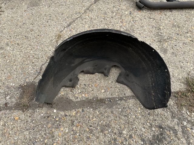 bontott MERCEDES-BENZ E-CLASS Bal hátsó Dobbetét (Kerékjárati, Műanyag)