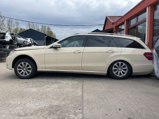 bontott MERCEDES-BENZ E-CLASS Bal hátsó Dobbetét (Kerékjárati, Műanyag)