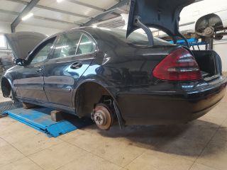 bontott MERCEDES-BENZ E-CLASS Bal hátsó Dobbetét (Kerékjárati, Műanyag)