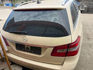 bontott MERCEDES-BENZ E-CLASS Bal hátsó Dobbetét (Kerékjárati, Műanyag)