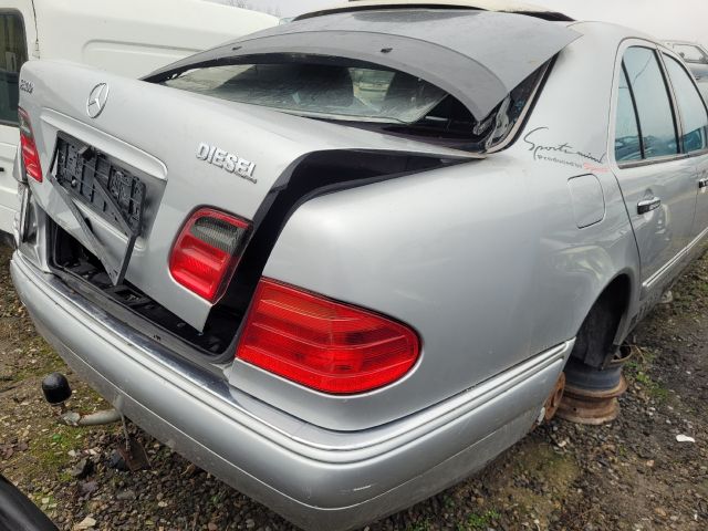 bontott MERCEDES-BENZ E-CLASS Bal hátsó Fejtámla