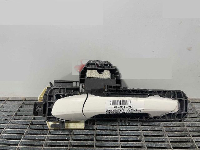 bontott MERCEDES-BENZ E-CLASS Bal hátsó Külső Kilincs