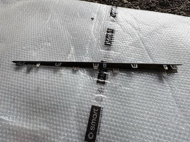 bontott MERCEDES-BENZ E-CLASS Bal hátsó Küszöb Díszléc