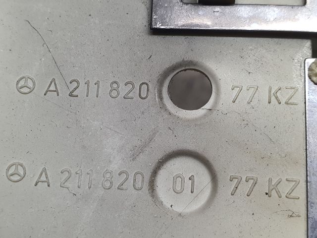 bontott MERCEDES-BENZ E-CLASS Bal Hátsó Lámpa Foglalat