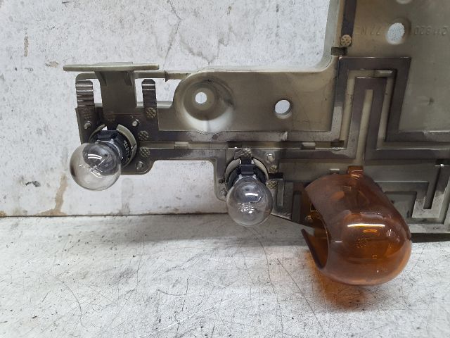 bontott MERCEDES-BENZ E-CLASS Bal Hátsó Lámpa Foglalat