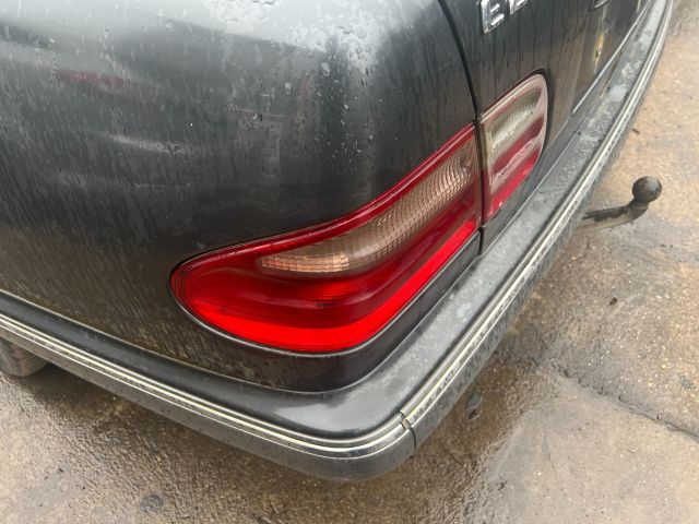 bontott MERCEDES-BENZ E-CLASS Bal Hátsó Lámpa