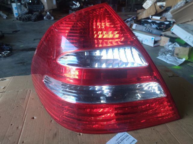 bontott MERCEDES-BENZ E-CLASS Bal Hátsó Lámpa