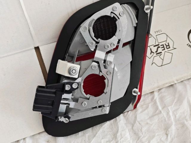 bontott MERCEDES-BENZ E-CLASS Bal Hátsó Lámpa