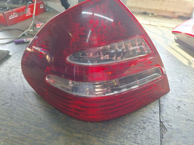 bontott MERCEDES-BENZ E-CLASS Bal Hátsó Lámpa