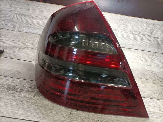 bontott MERCEDES-BENZ E-CLASS Bal Hátsó Lámpa