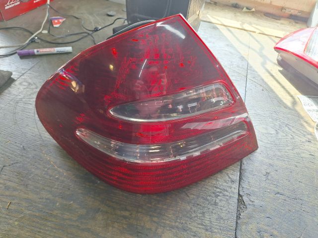 bontott MERCEDES-BENZ E-CLASS Bal Hátsó Lámpa