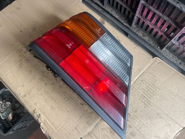 bontott MERCEDES-BENZ E-CLASS Bal Hátsó Lámpa