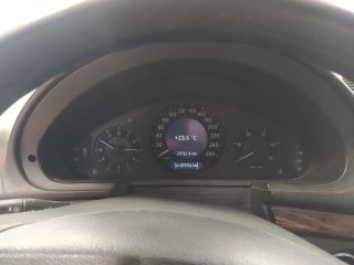 bontott MERCEDES-BENZ E-CLASS Bal hátsó Sárvédő Gumi