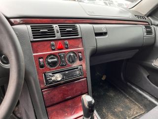 bontott MERCEDES-BENZ E-CLASS Bal hátsó Sárvédő