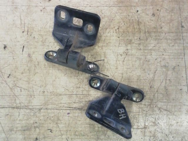 bontott MERCEDES-BENZ E-CLASS Bal hátsó Zsanér