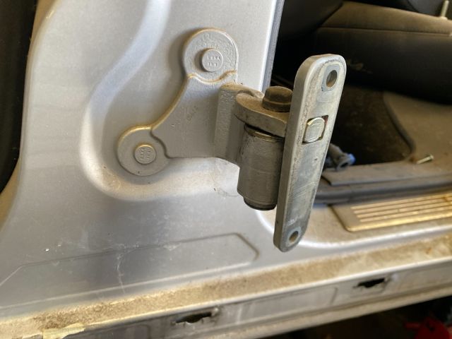 bontott MERCEDES-BENZ E-CLASS Bal hátsó Zsanér